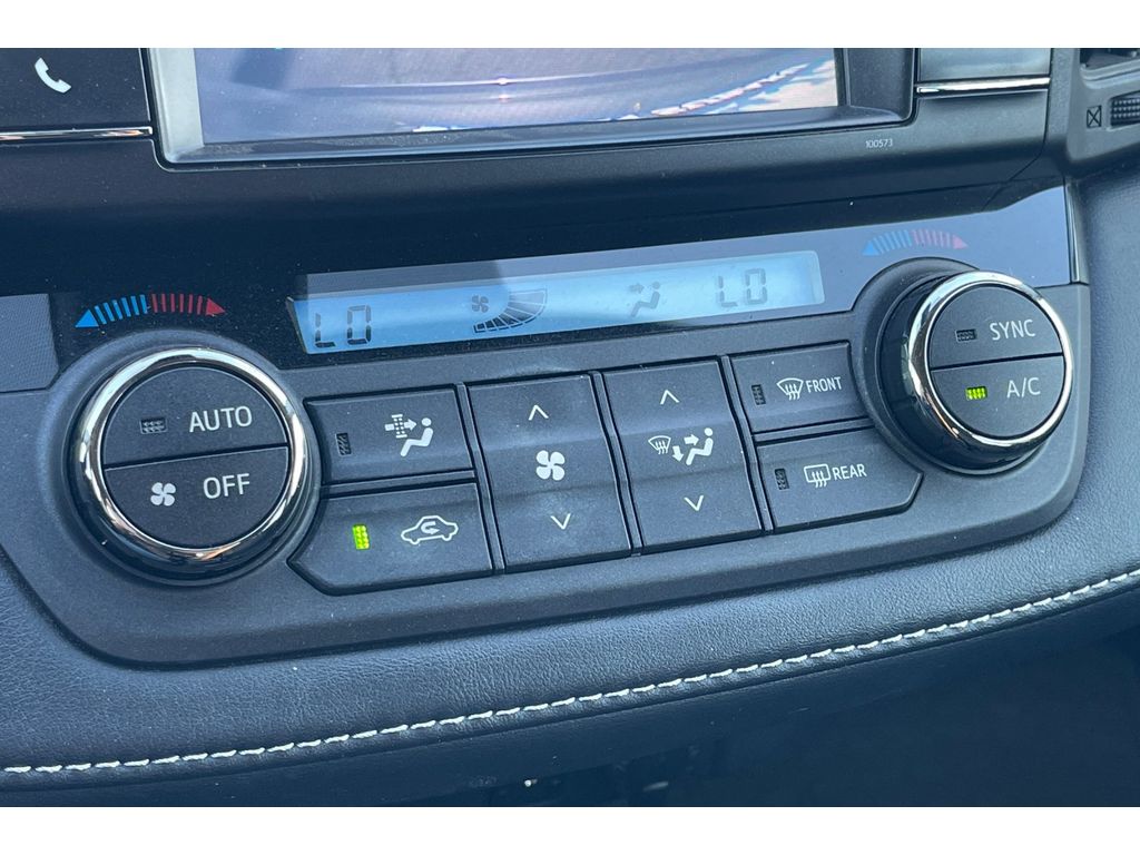 2017 Toyota RAV4 XLE photo 27