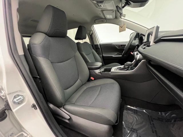 2024 Toyota RAV4 LE photo 8