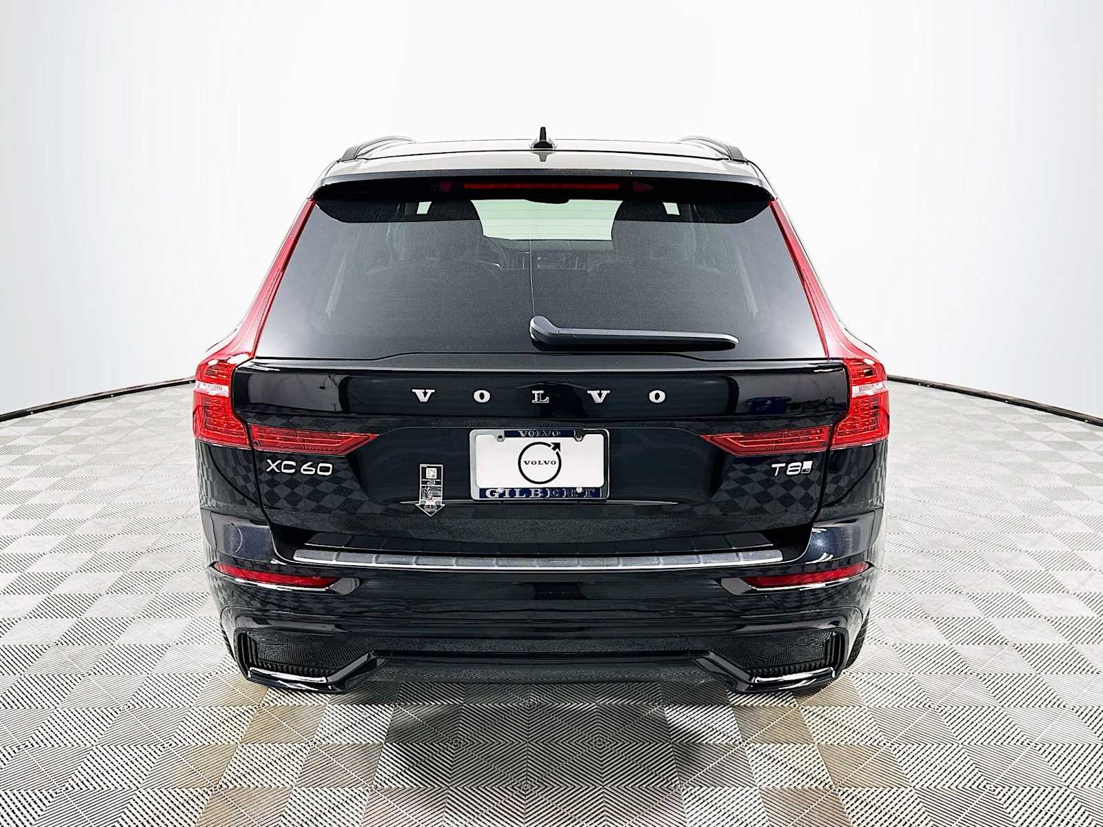 2025 Volvo XC60 T8 photo 5