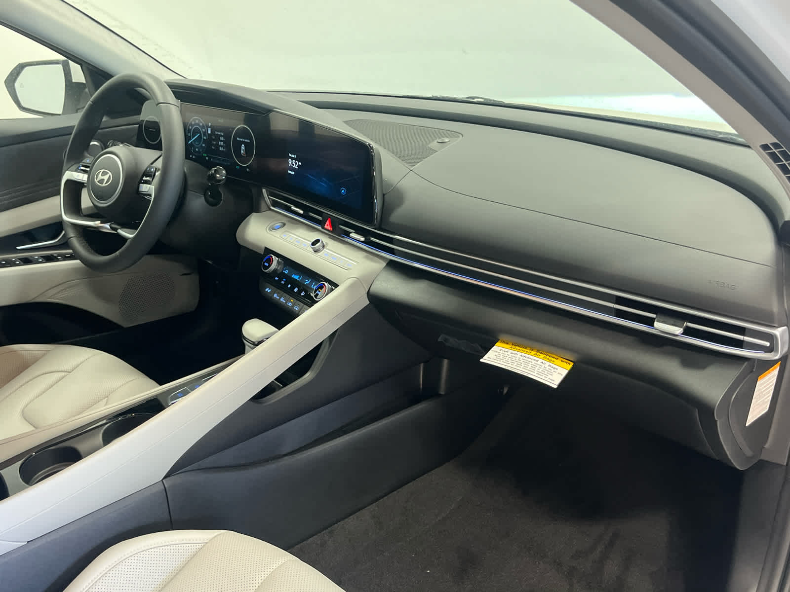 2025 Hyundai Elantra Hybrid Limited photo 22