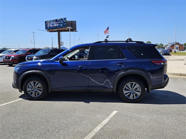2025 Nissan Pathfinder SV photo 3