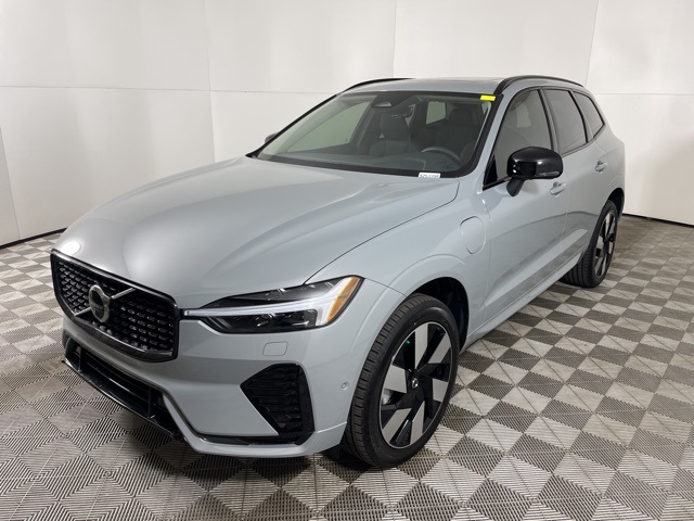 2025 Volvo XC60 T8 Plus photo 6