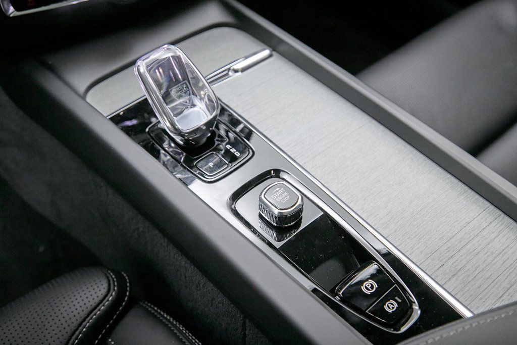 2026 VOLVO V60CC - Image 15