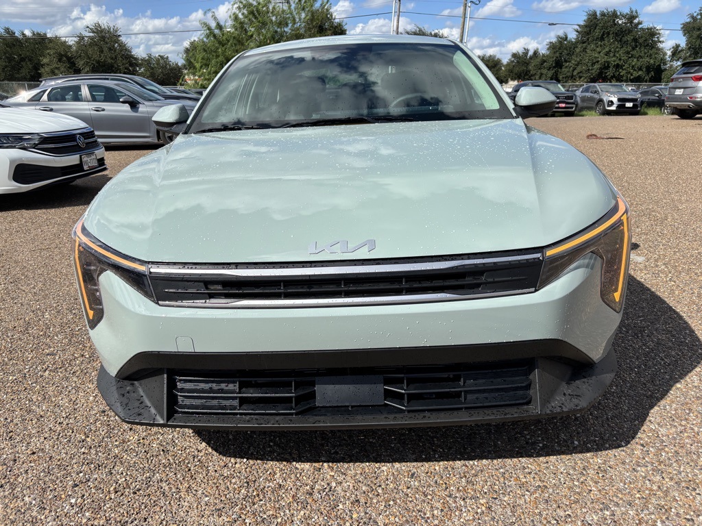 2025 Kia K4 LXS photo 2