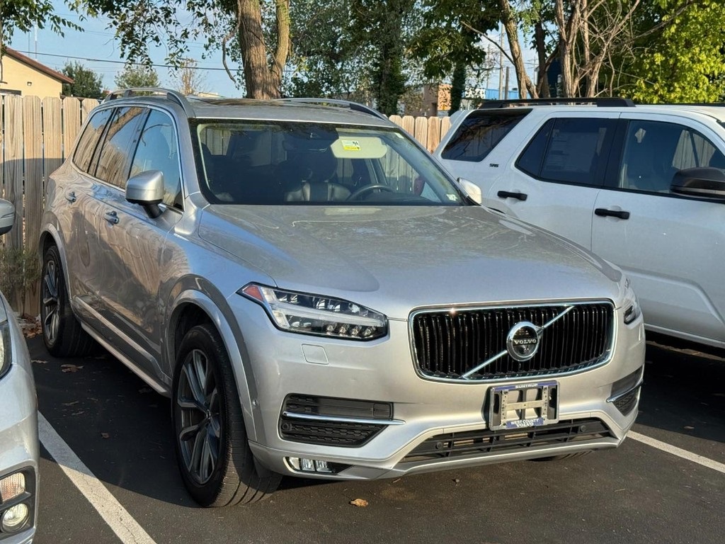 2017 Volvo XC90 T6 Momentum photo 3