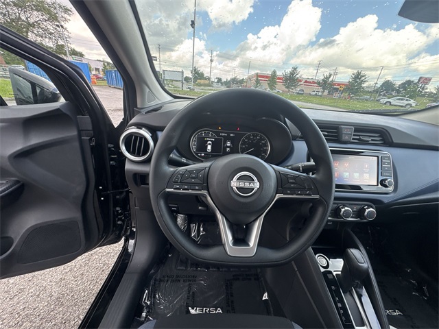2025 Nissan Versa 1.6 SV photo 14