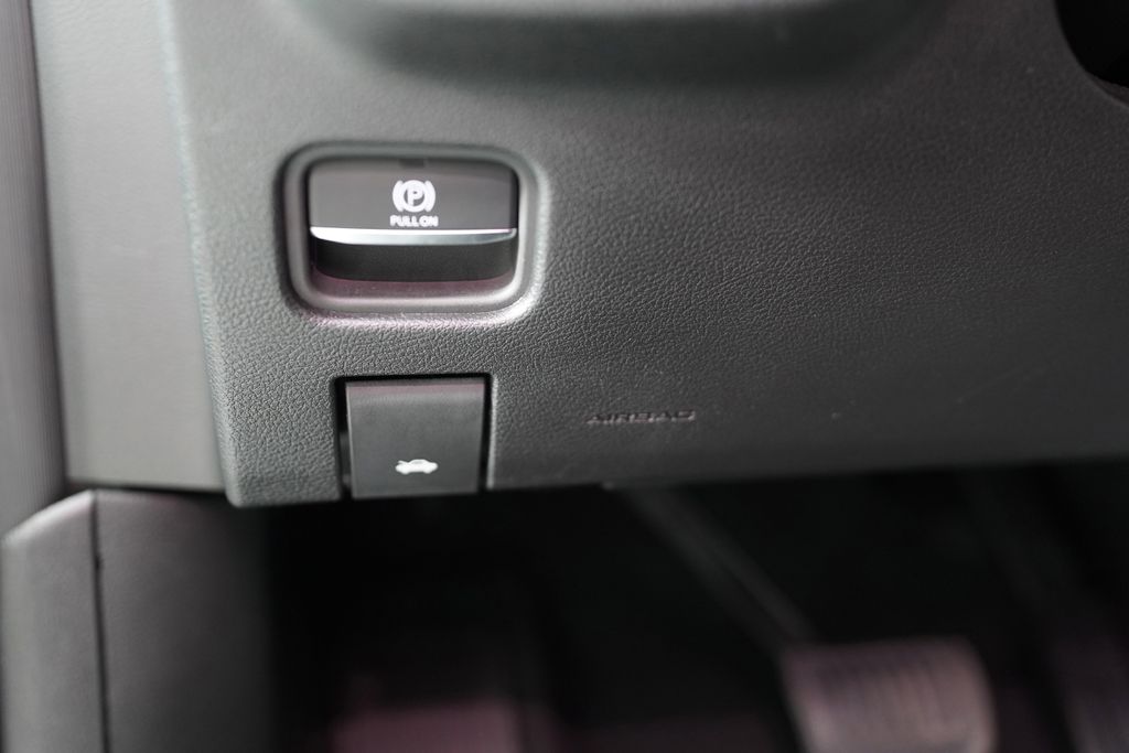 Used 2025 White Jeep Laredo image 13