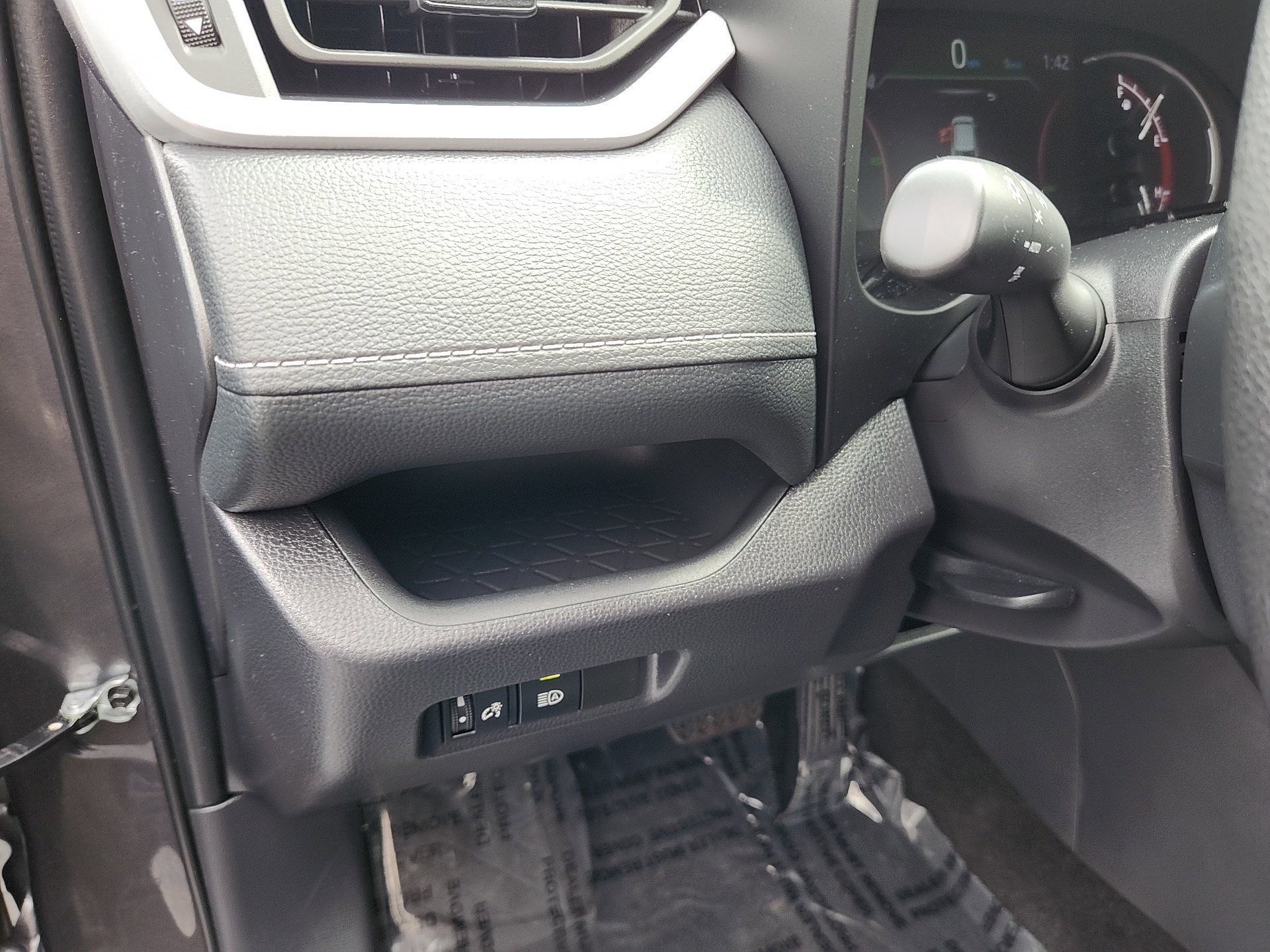 2025 Toyota RAV4 XLE photo 12