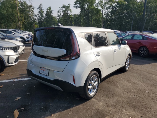 2025 Kia Soul LX photo 3