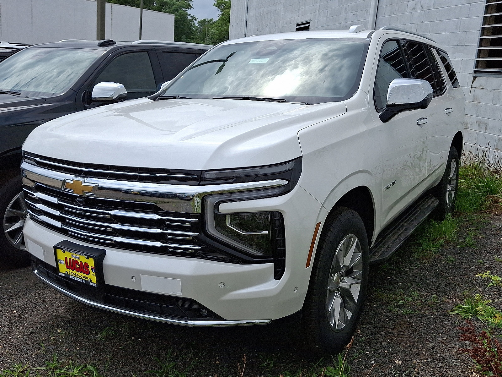 2025 Chevrolet Tahoe Premier photo 2