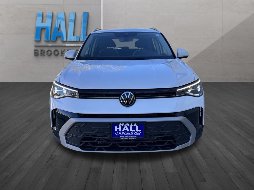 2025 Volkswagen Taos SE photo 2