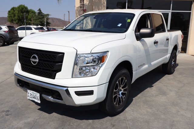 2023 Nissan Titan SV photo 7