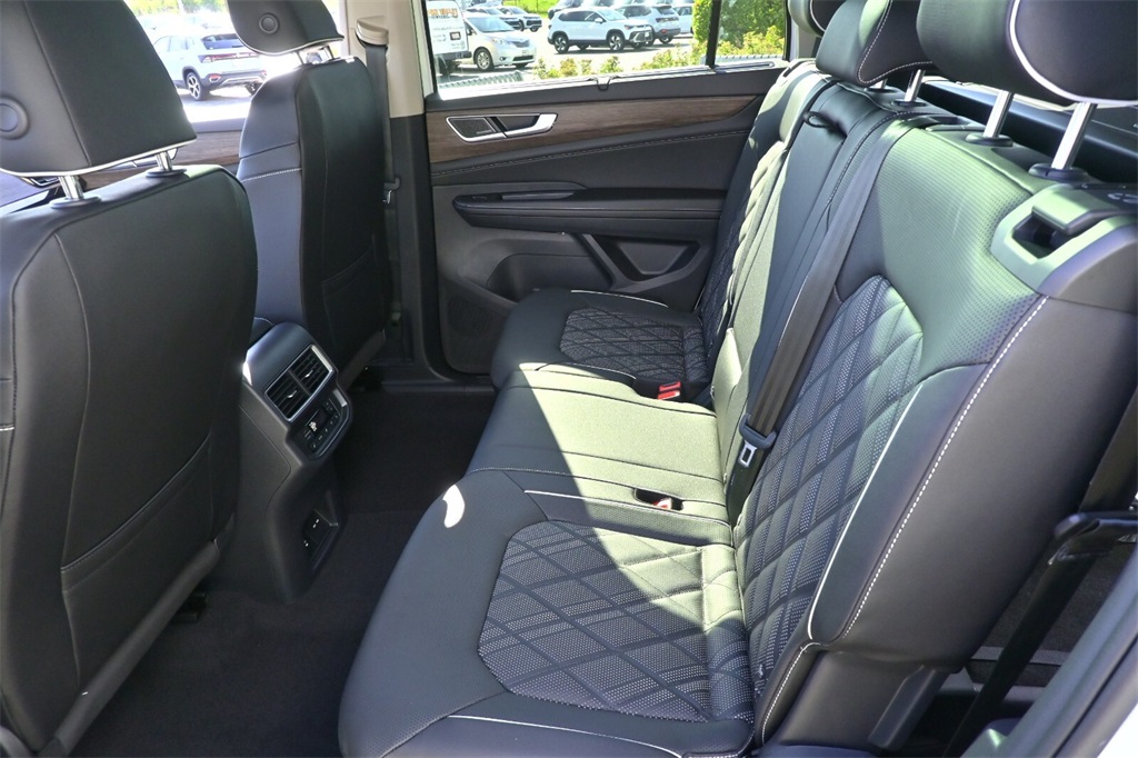 2026 Volkswagen Atlas SEL Premium R-Line photo 12