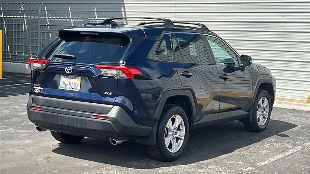 2019 Toyota RAV4 XLE photo 4