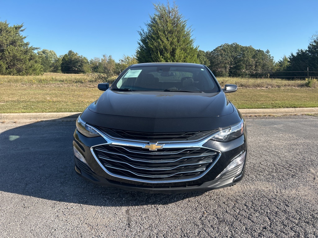 2023 Chevrolet Malibu 1LT photo 2