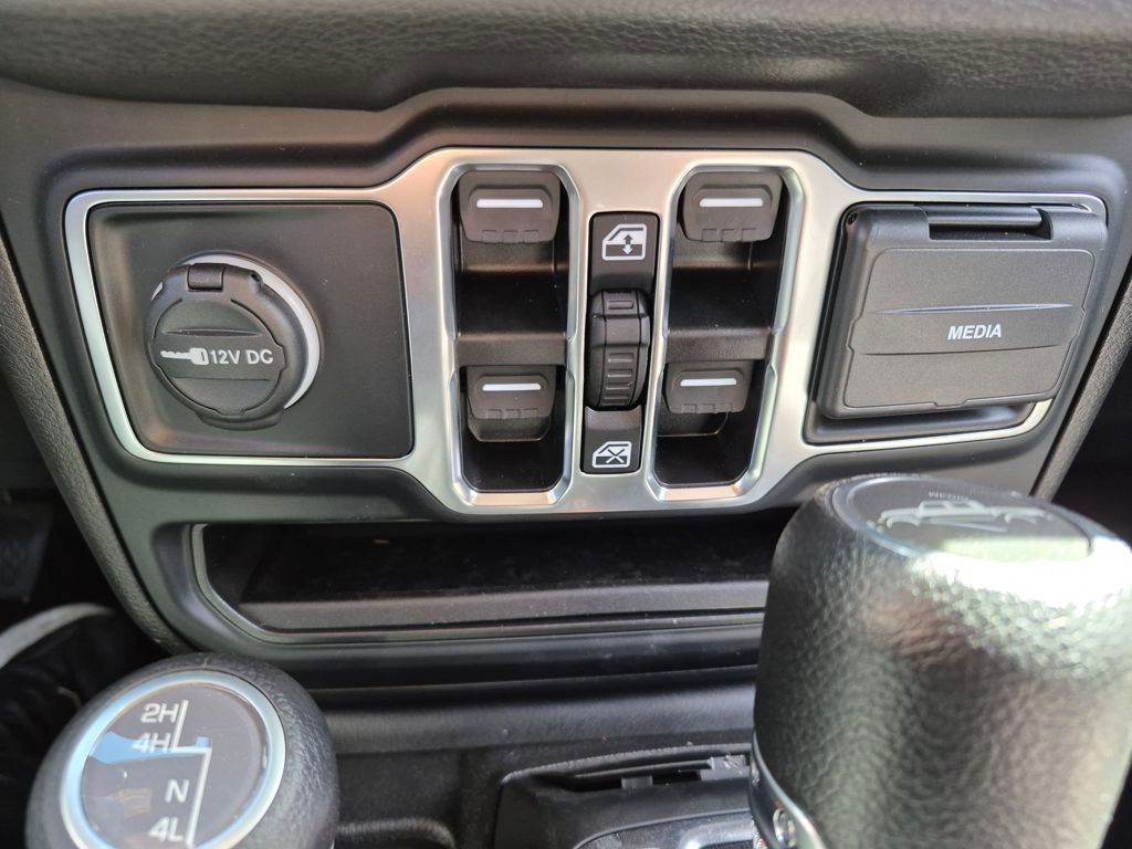 2024 Jeep Gladiator Sport photo 12