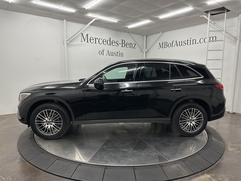 2026 Mercedes Benz GLC 300 photo 2