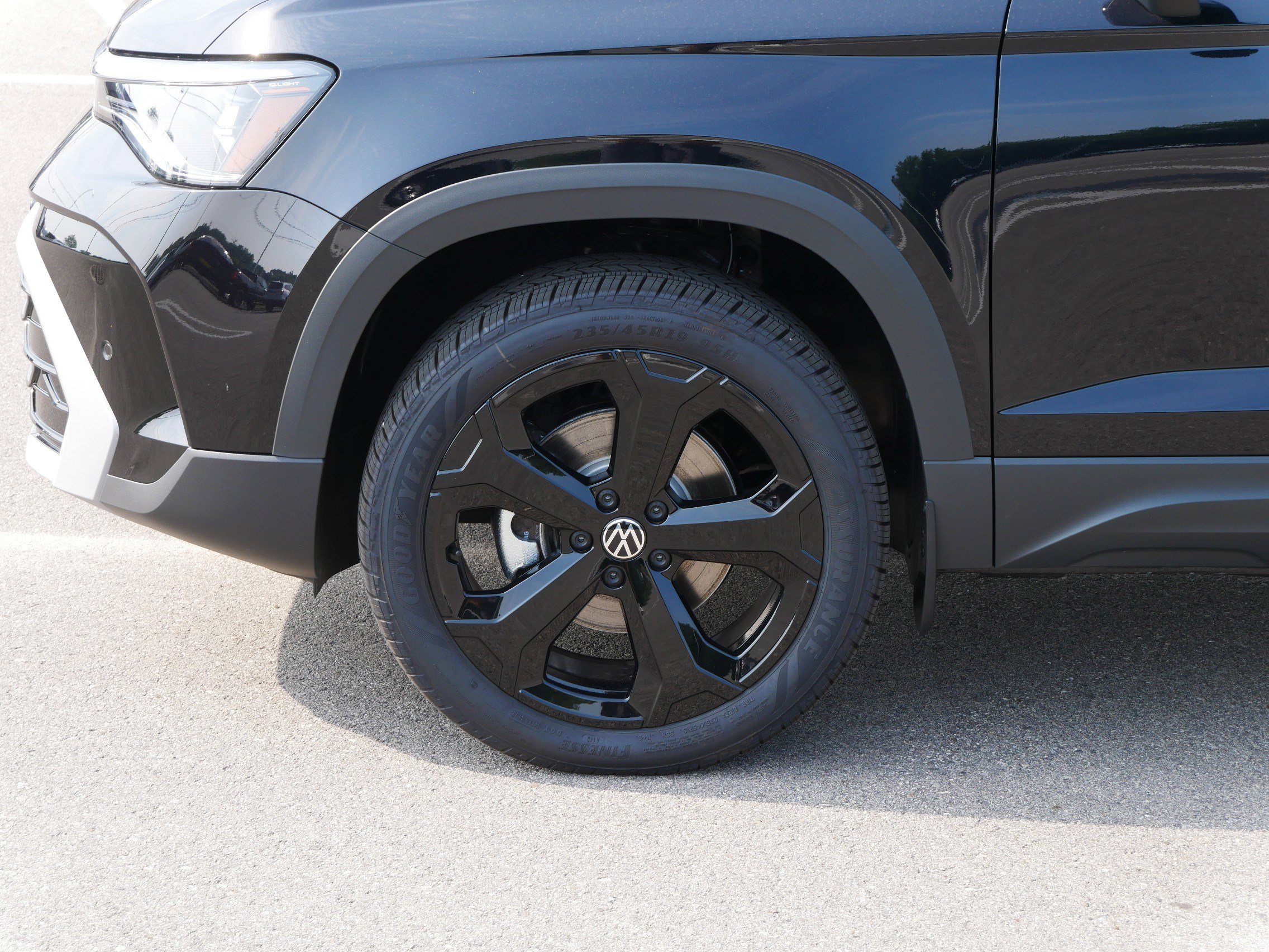 2025 Volkswagen Taos SEL photo 3
