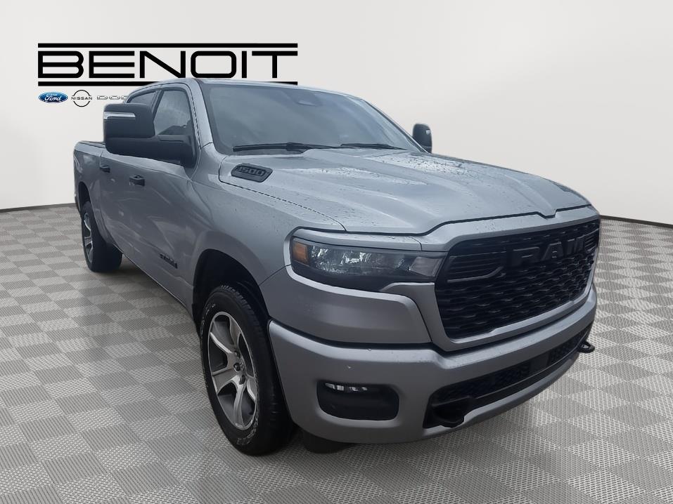 2025 Ram 1500 Tradesman photo 3