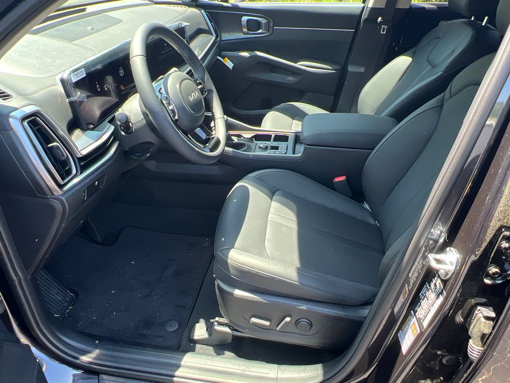 2025 Kia Sorento S photo 9