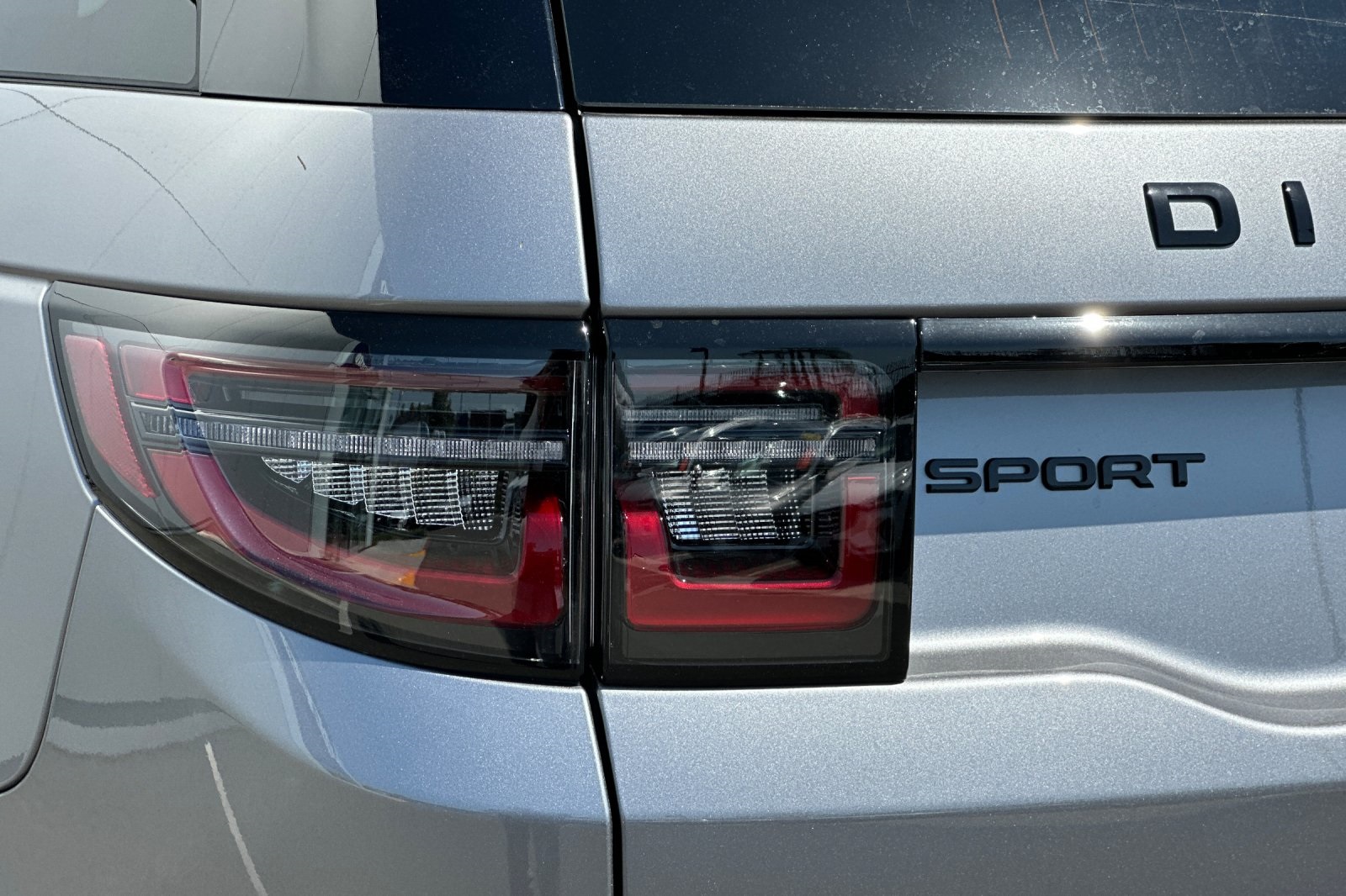 2025 Land Rover Discovery Sport SE photo 28
