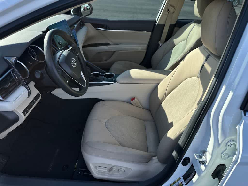 2023 Toyota Camry LE photo 9