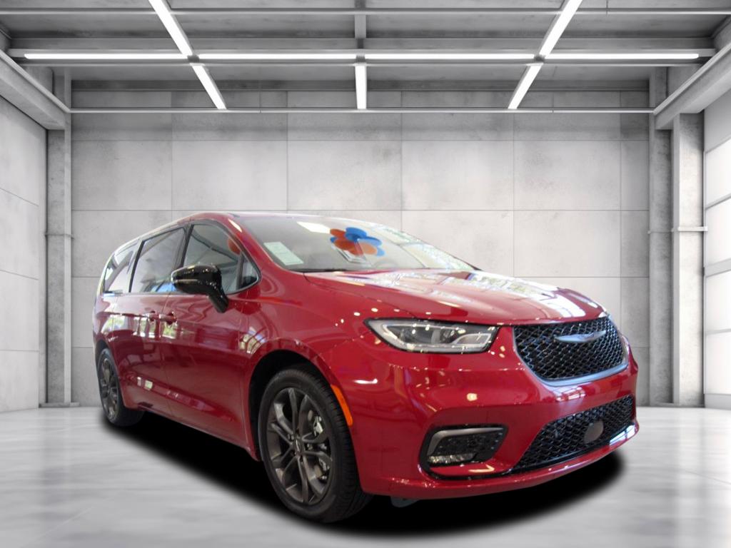 2026 Chrysler Pacifica Select's photo