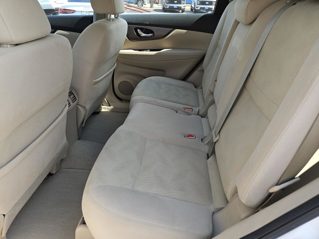 2014 Nissan Rogue S photo 21
