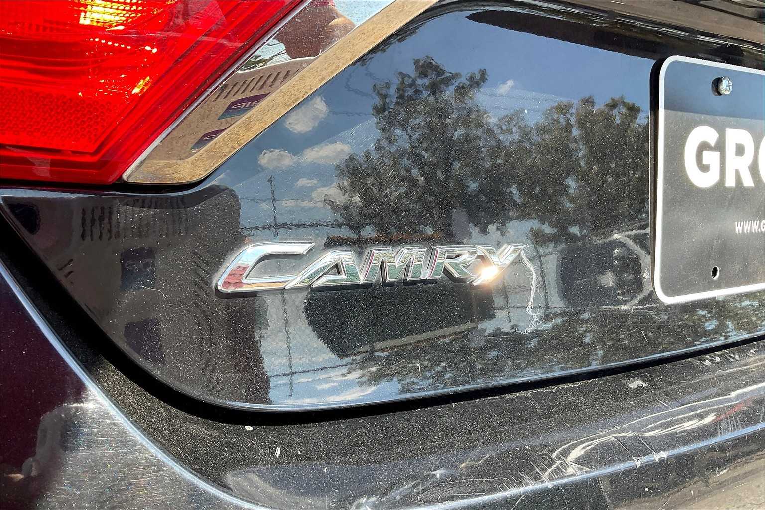 2016 Toyota Camry SE photo 29