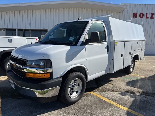 2025 Chevrolet Express Cutaway Base's photo