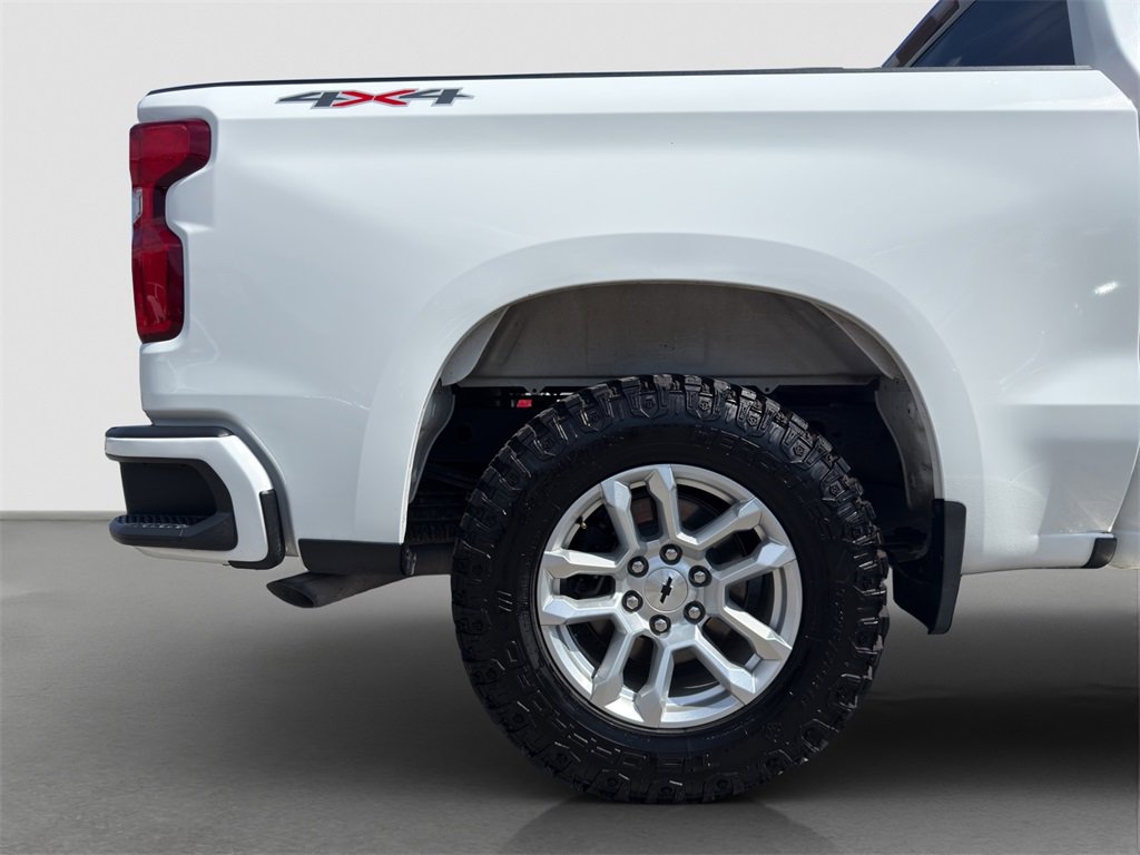 2023 Chevrolet Silverado RST photo 15