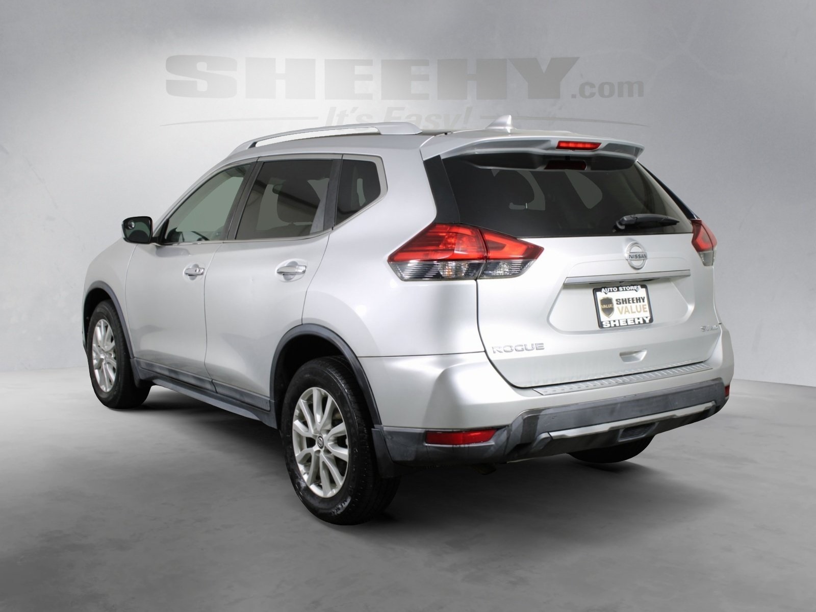 2017 Nissan Rogue SV photo 3