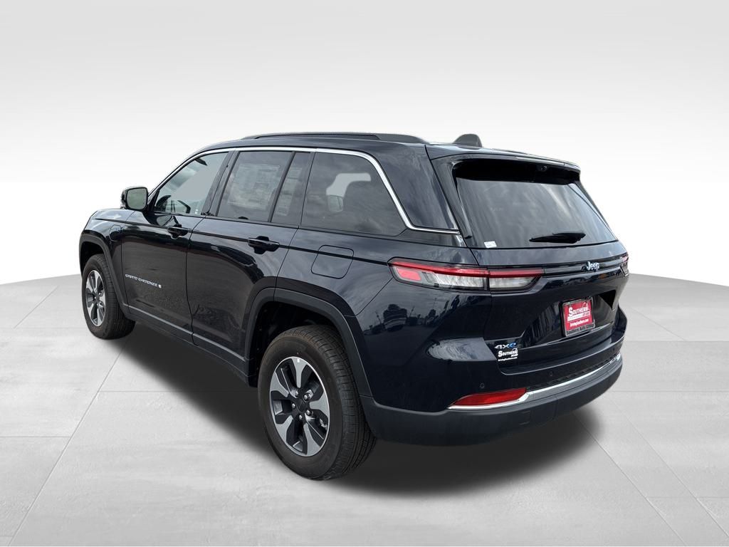 2024 Jeep Cherokee Limited 4xe photo 3