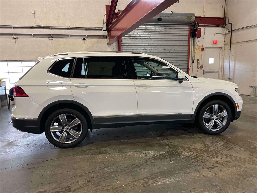 2020 Volkswagen Tiguan SEL photo 3