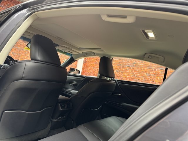 2019 Lexus ES 350 photo 24