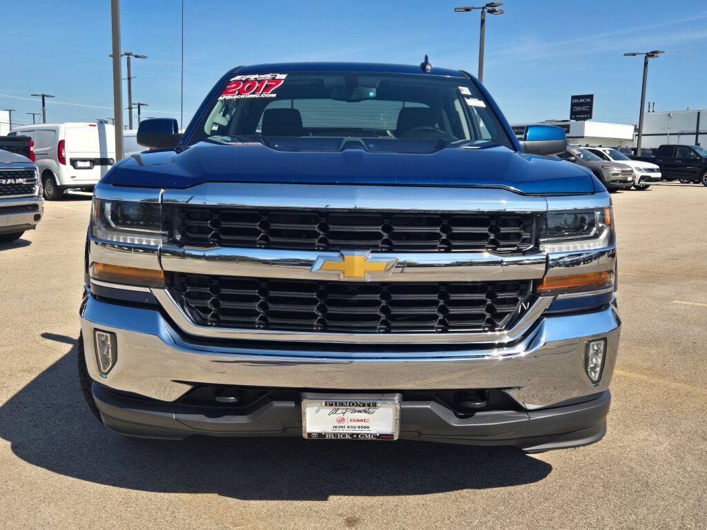 2017 Chevrolet Silverado 1500 LT photo 2