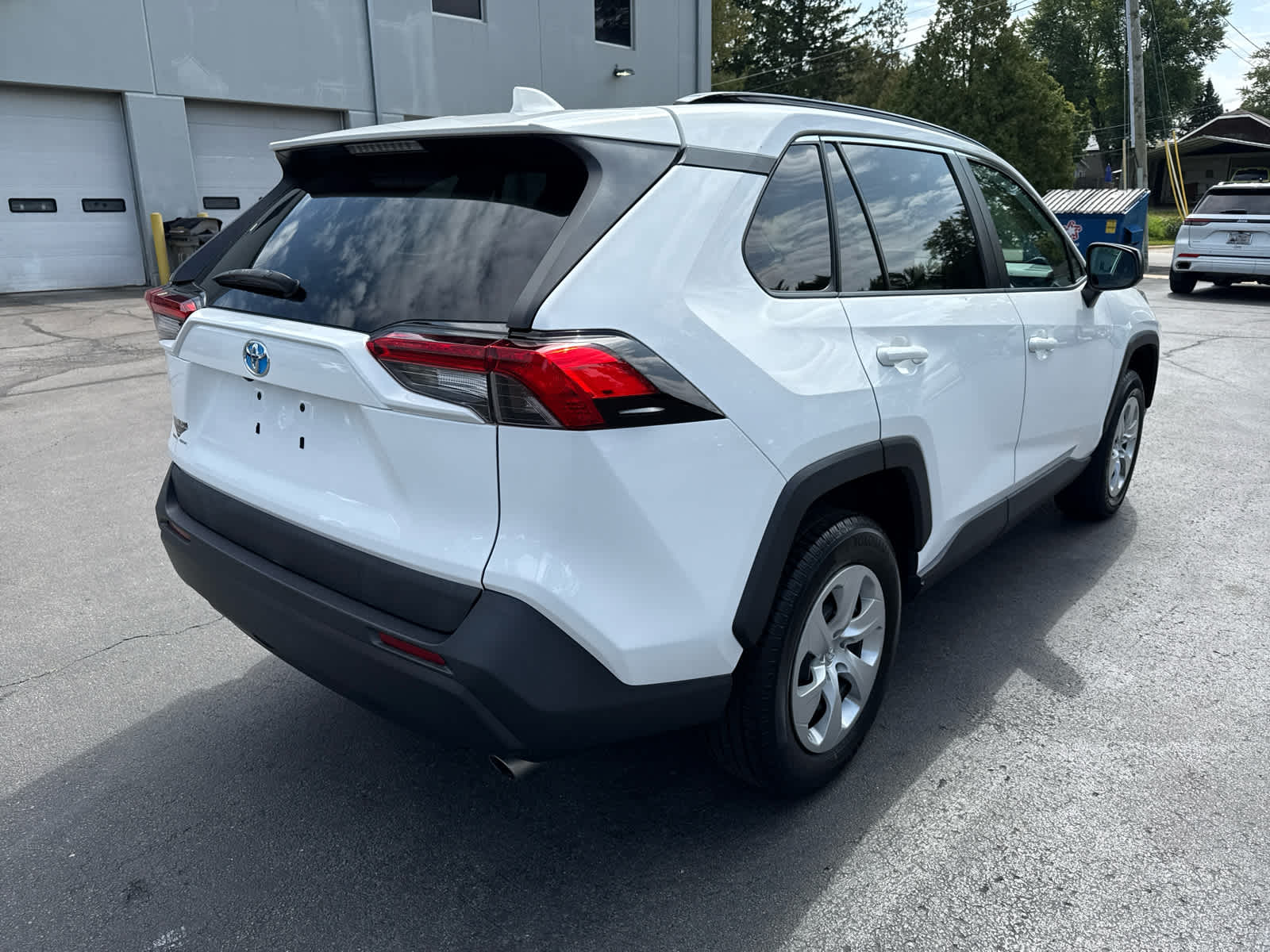 2019 Toyota RAV4 LE photo 2