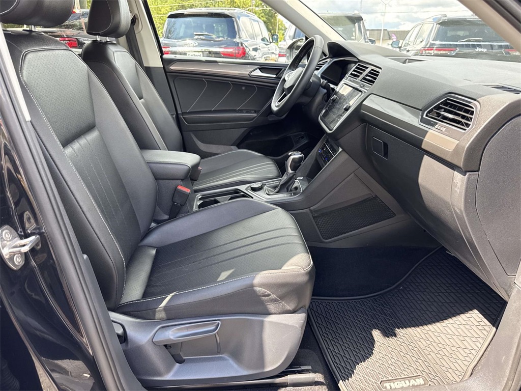 2022 Volkswagen Tiguan SE photo 16