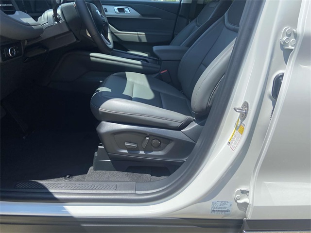 2025 Ford Explorer photo 10