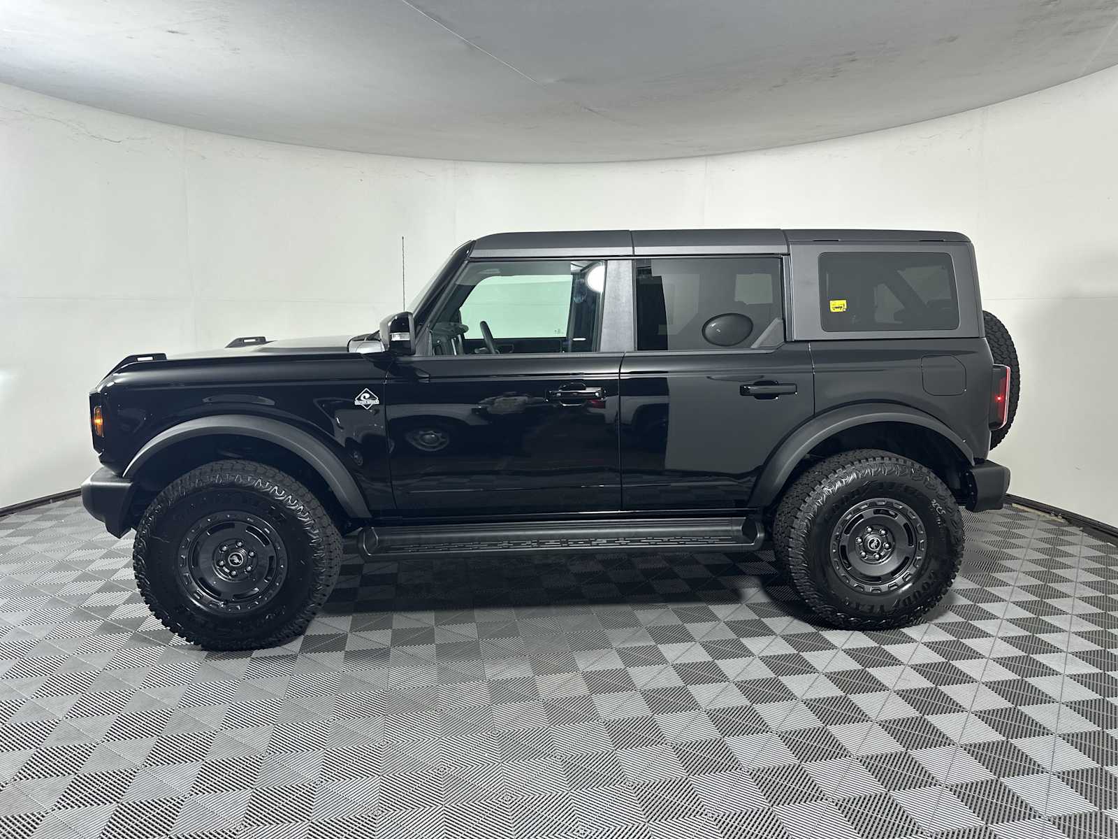 2025 Ford Bronco Outer Banks photo 4