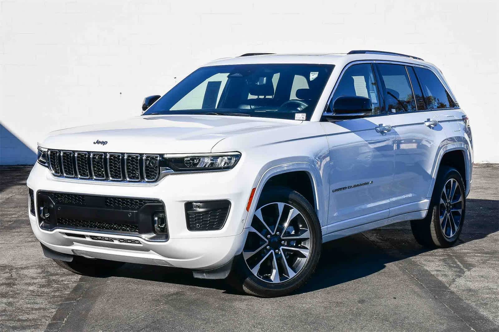 2023 Jeep Grand Cherokee Overland's photo