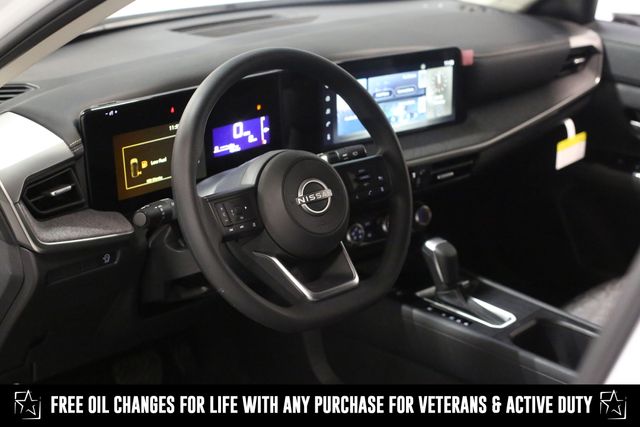 2025 Nissan Kicks SV photo 3