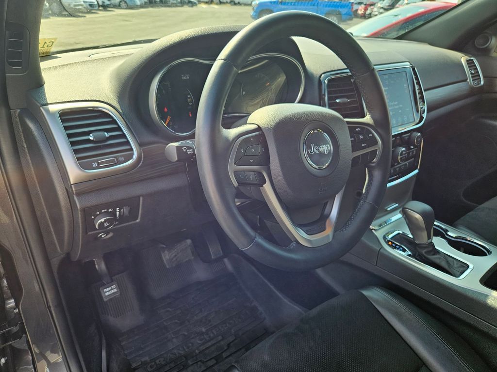 2019 Jeep Grand Cherokee Laredo Altitude photo 12