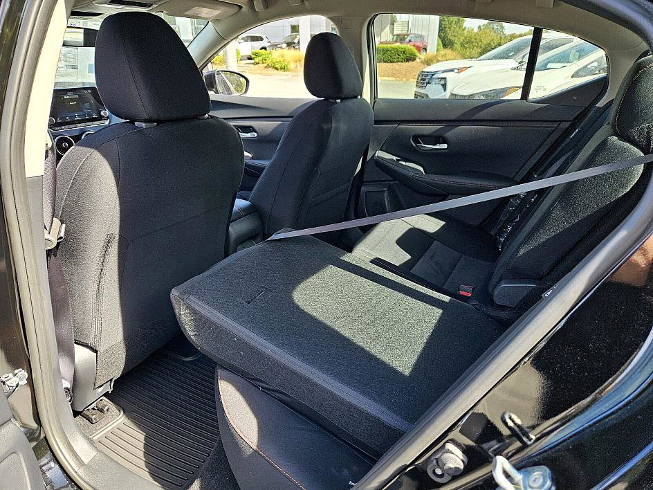 2025 Nissan Sentra SR photo 8