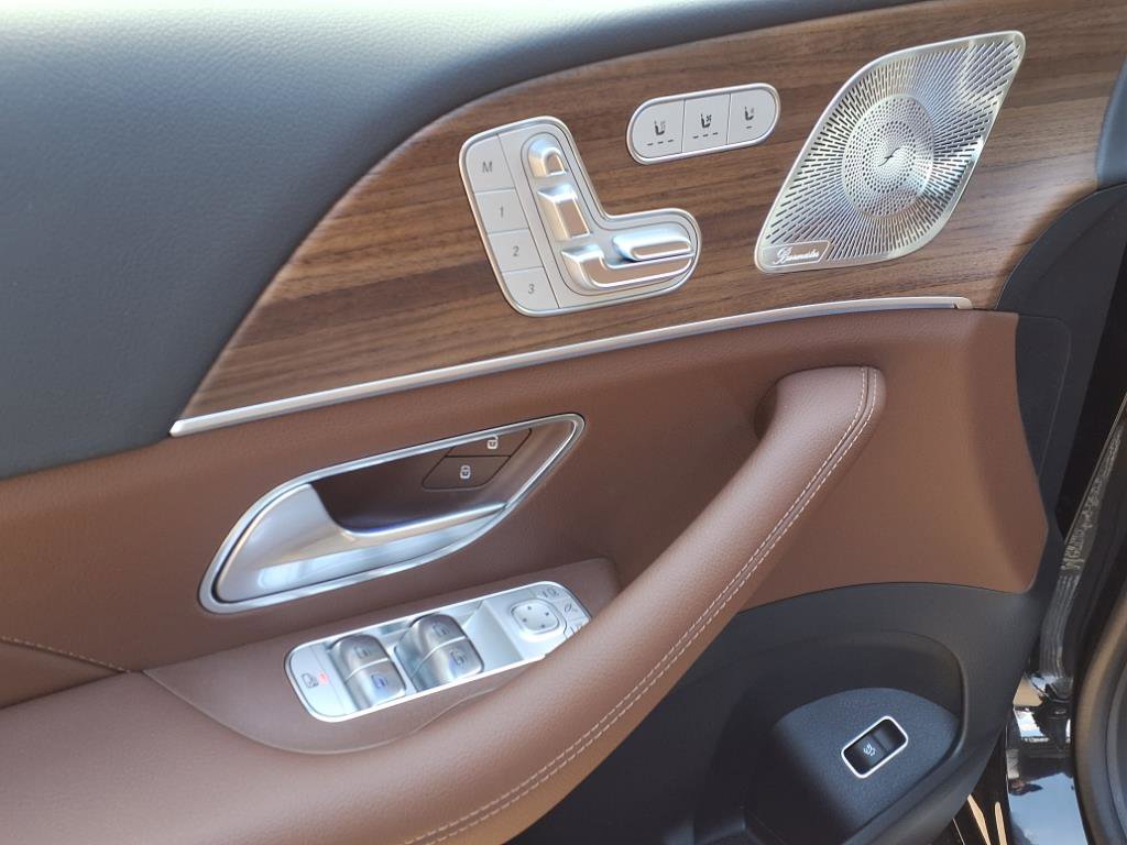 2025 Mercedes Benz GLS 450 4MATIC photo 13