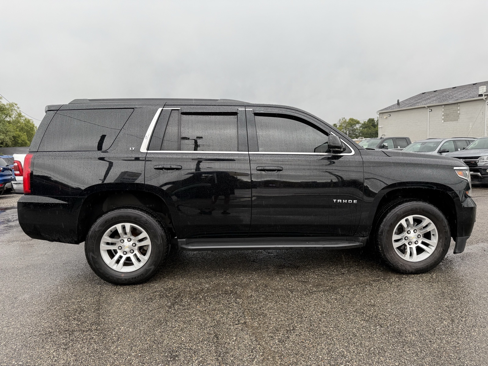 2017 Chevrolet Tahoe LT photo 5