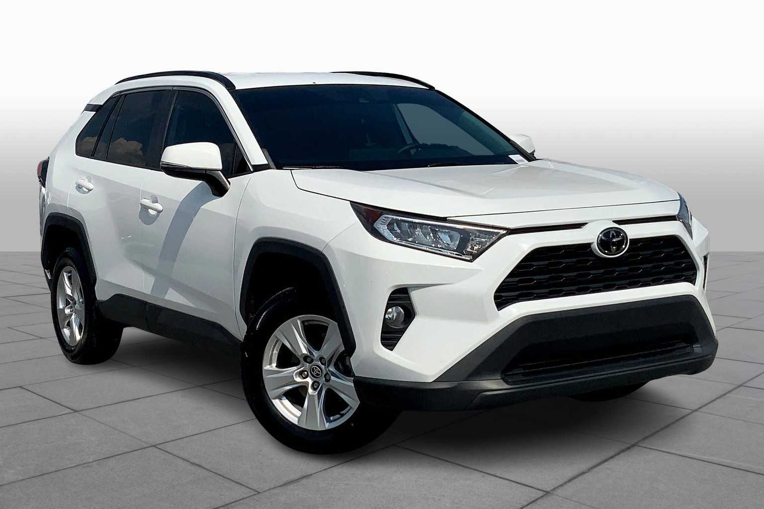 2021 Toyota RAV4 XLE photo 2