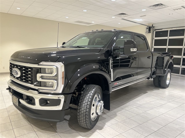 2026 Ford F-450 Super Duty Lariat's photo