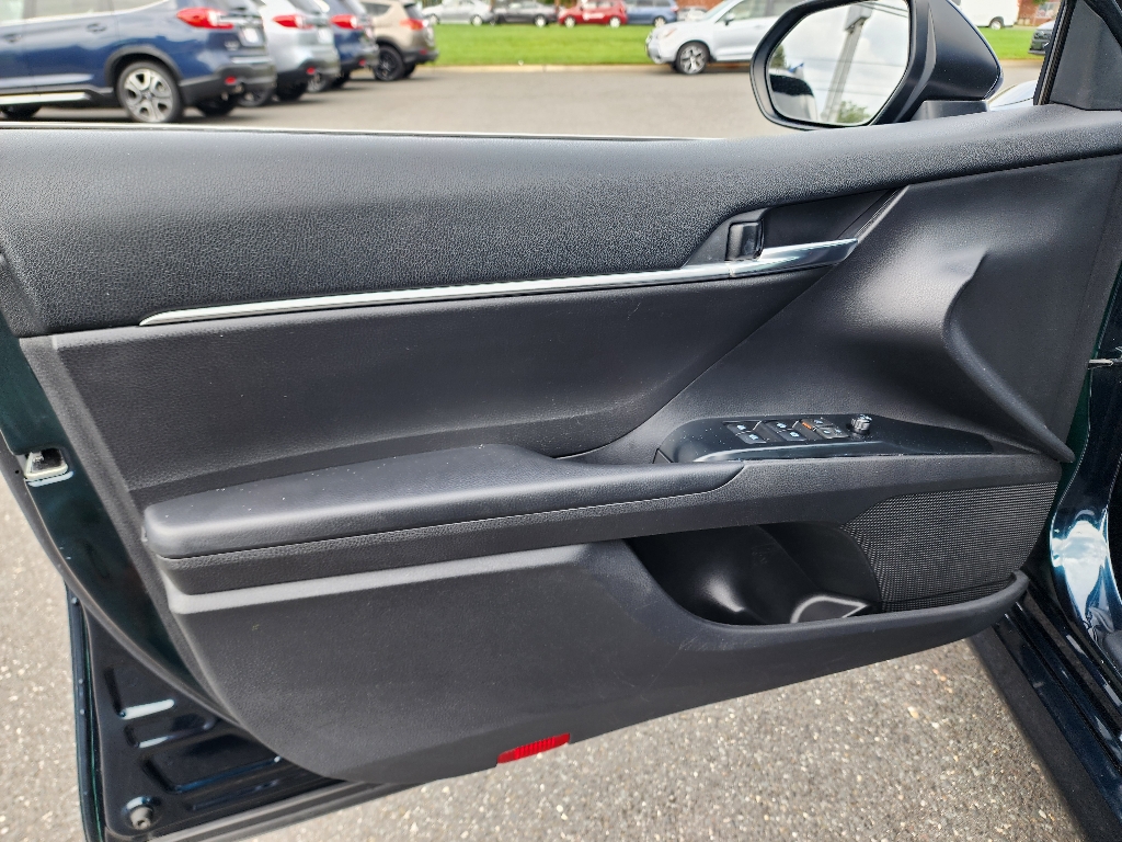 2020 Toyota Camry LE photo 25