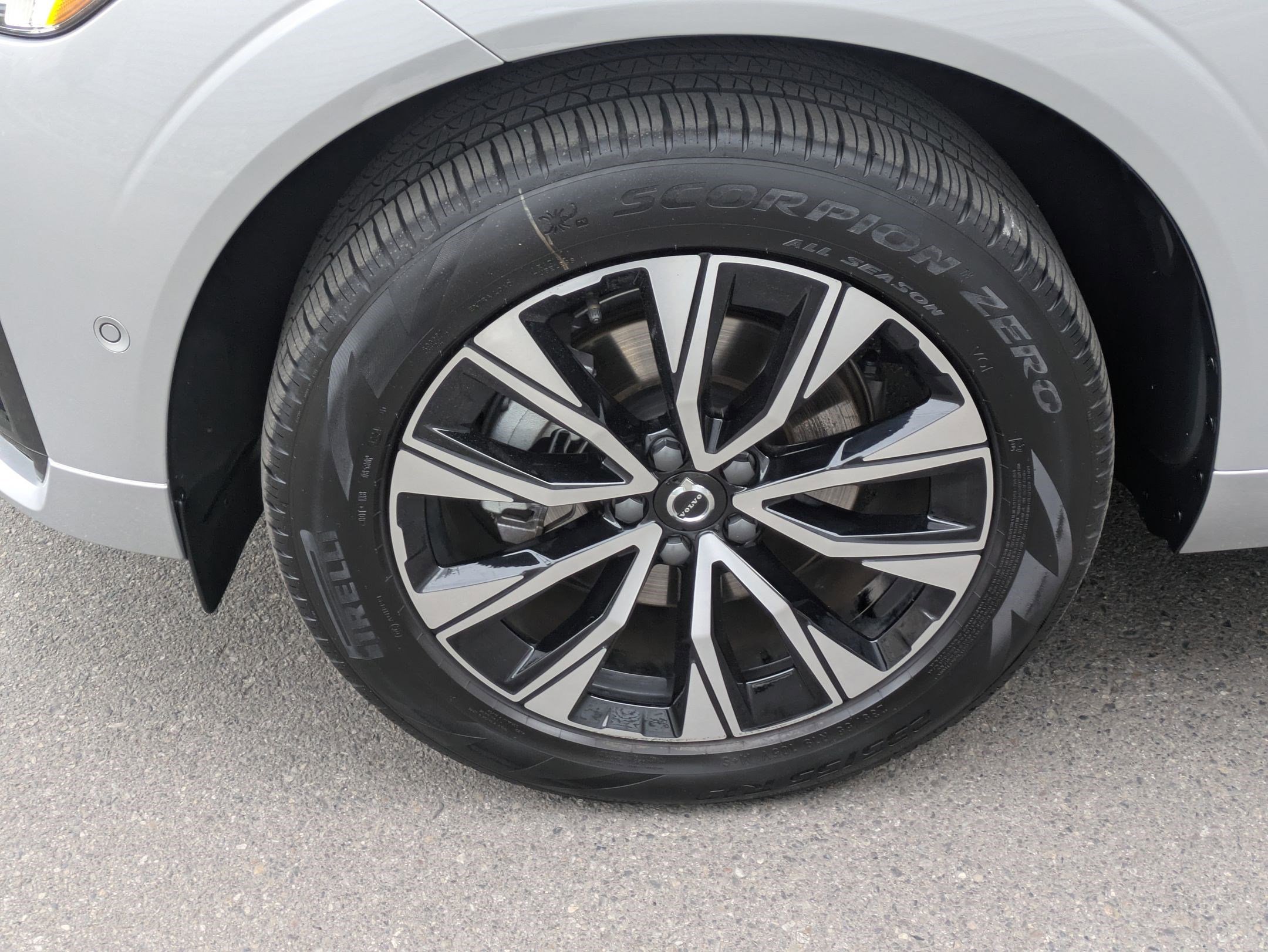 2025 Volvo XC60 Plus photo 10